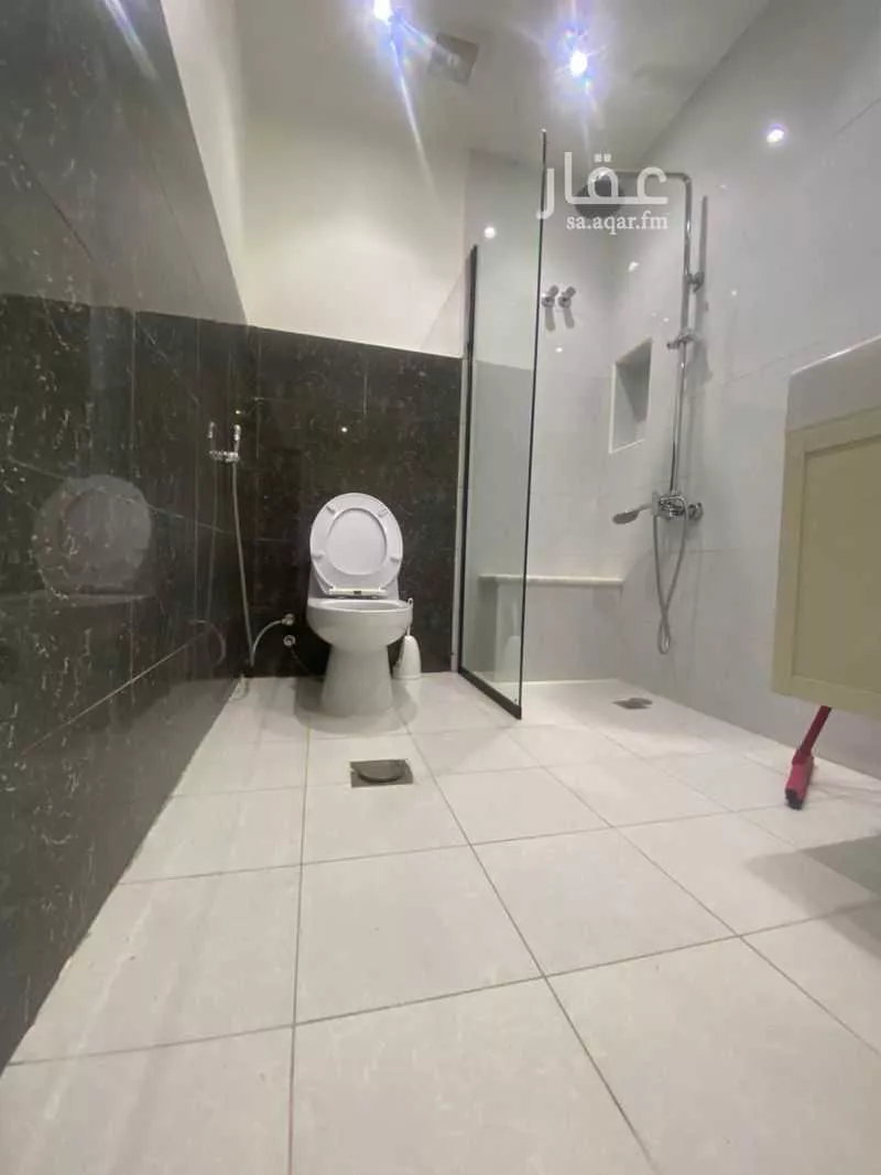 عمارة 348 م² في العقربية 8