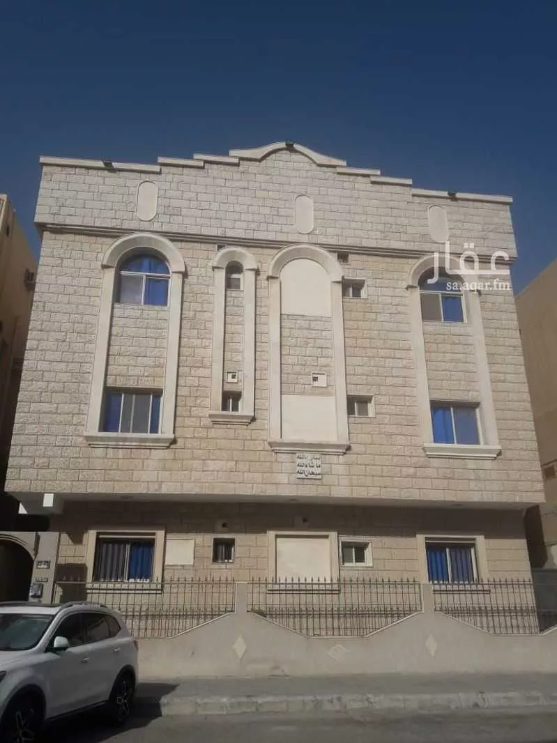 348 sqm building in Al Aqrabiyah 9