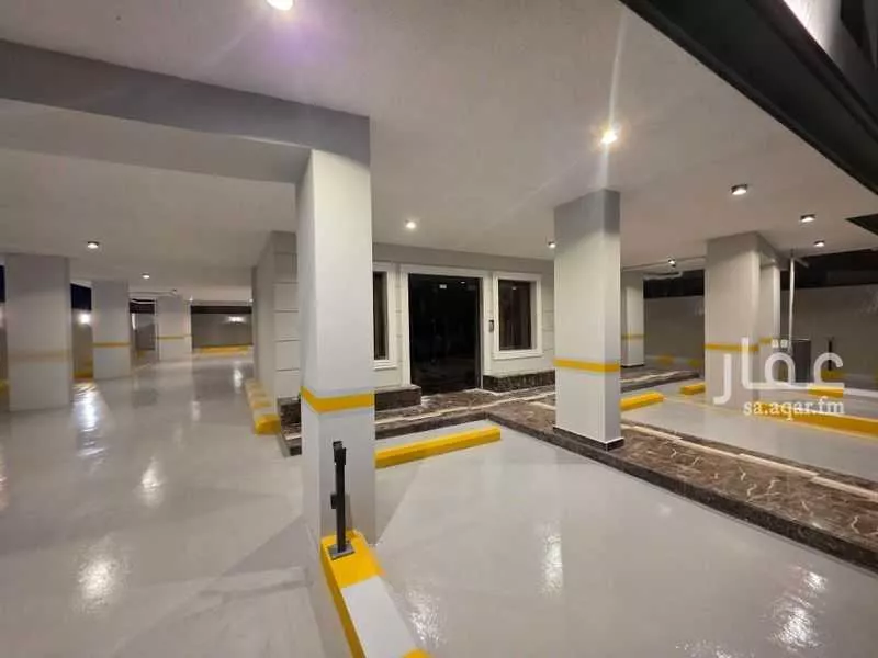 583 sqm building in Al Bandariyah 10