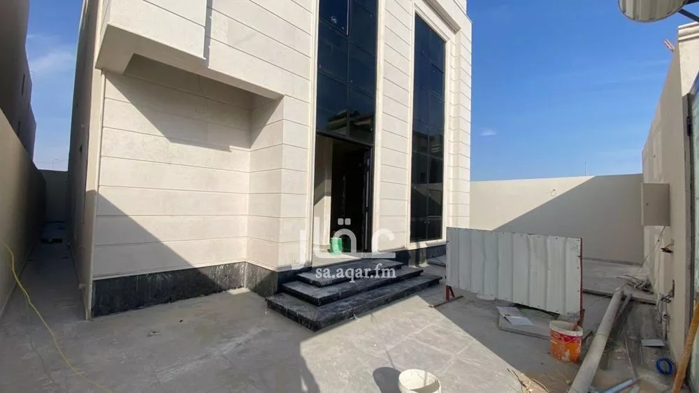 7 bedroom villa in Al Amwaj 8