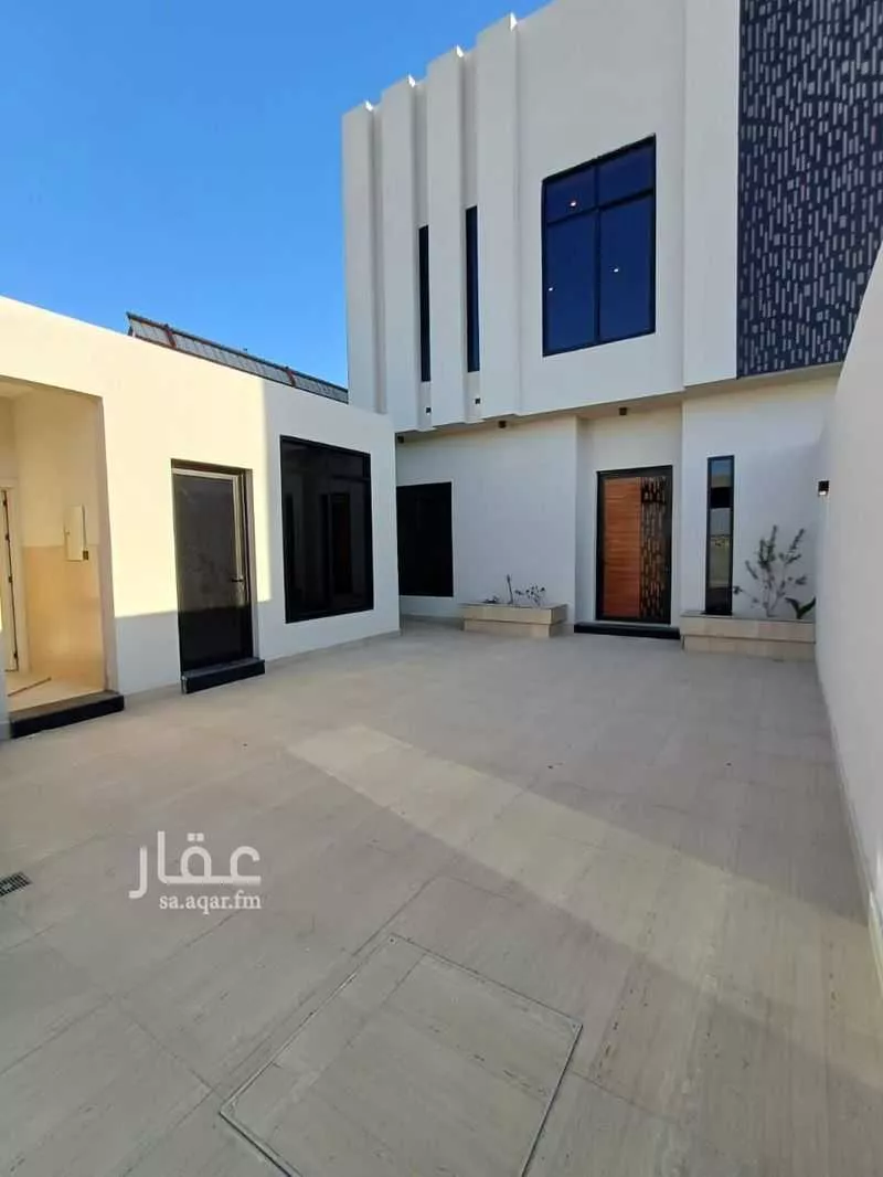 5 bedroom villa in Al Buhairah 2