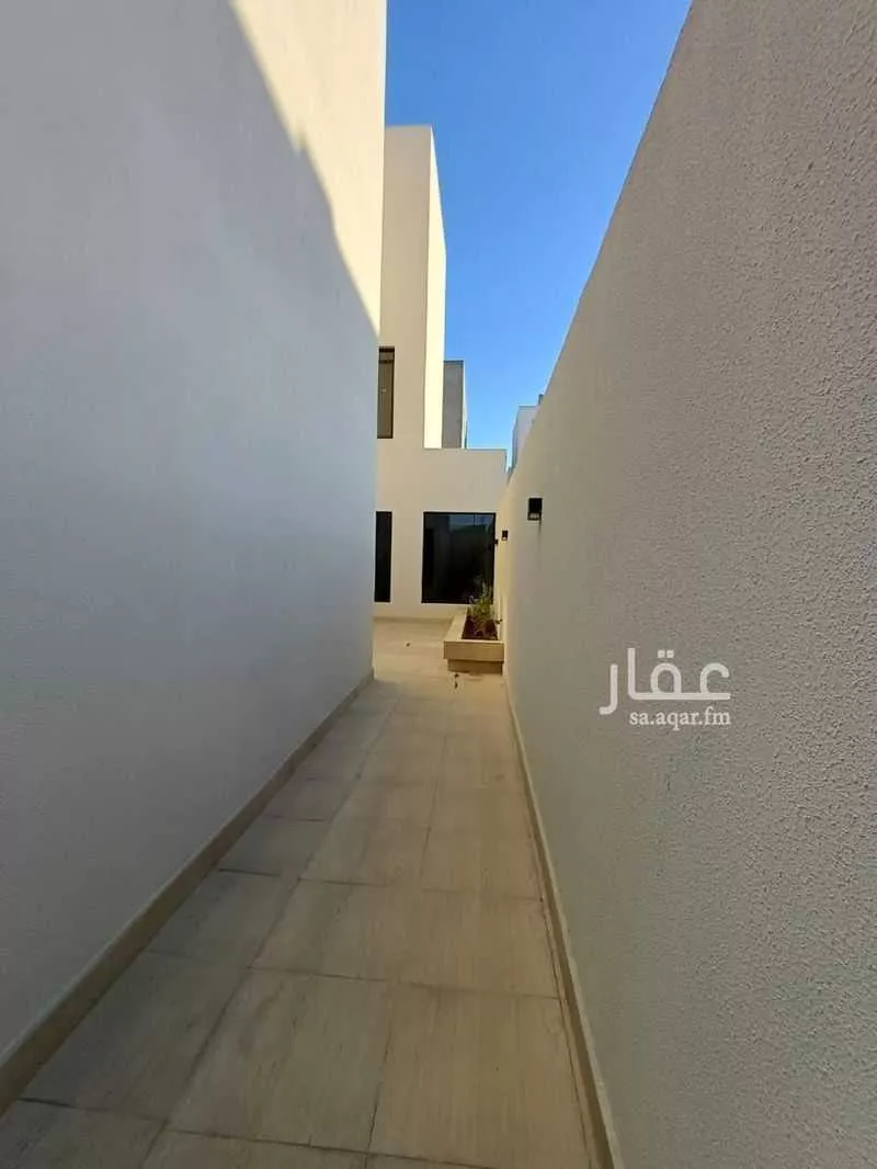 5 bedroom villa in Al Buhairah 6