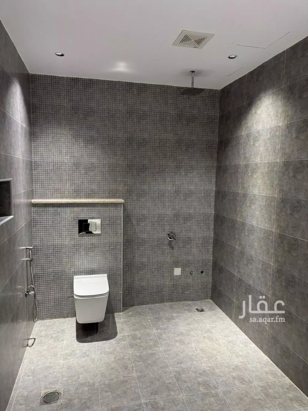 9 bedroom villa in Al Amwaj 8