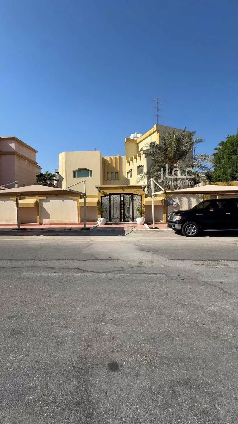 5 bedroom villa in Al Corniche 2