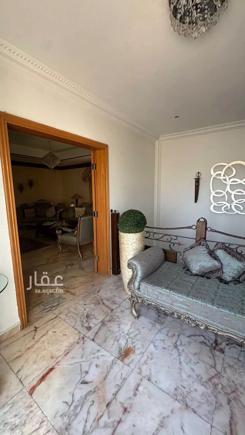 5 bedroom villa in Al Corniche 13