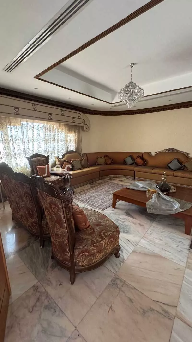 5 bedroom villa in Al Corniche 14