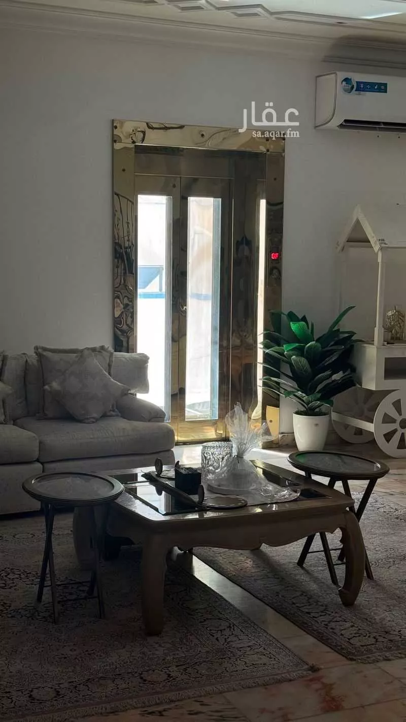 5 bedroom villa in Al Corniche 6