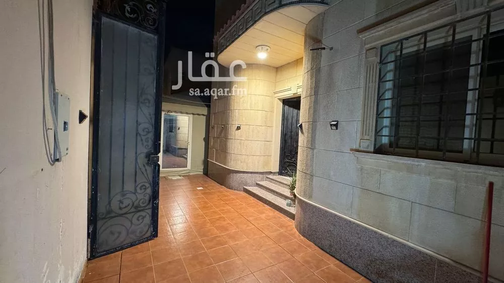 5 bedroom villa in Al Yarmouk 6