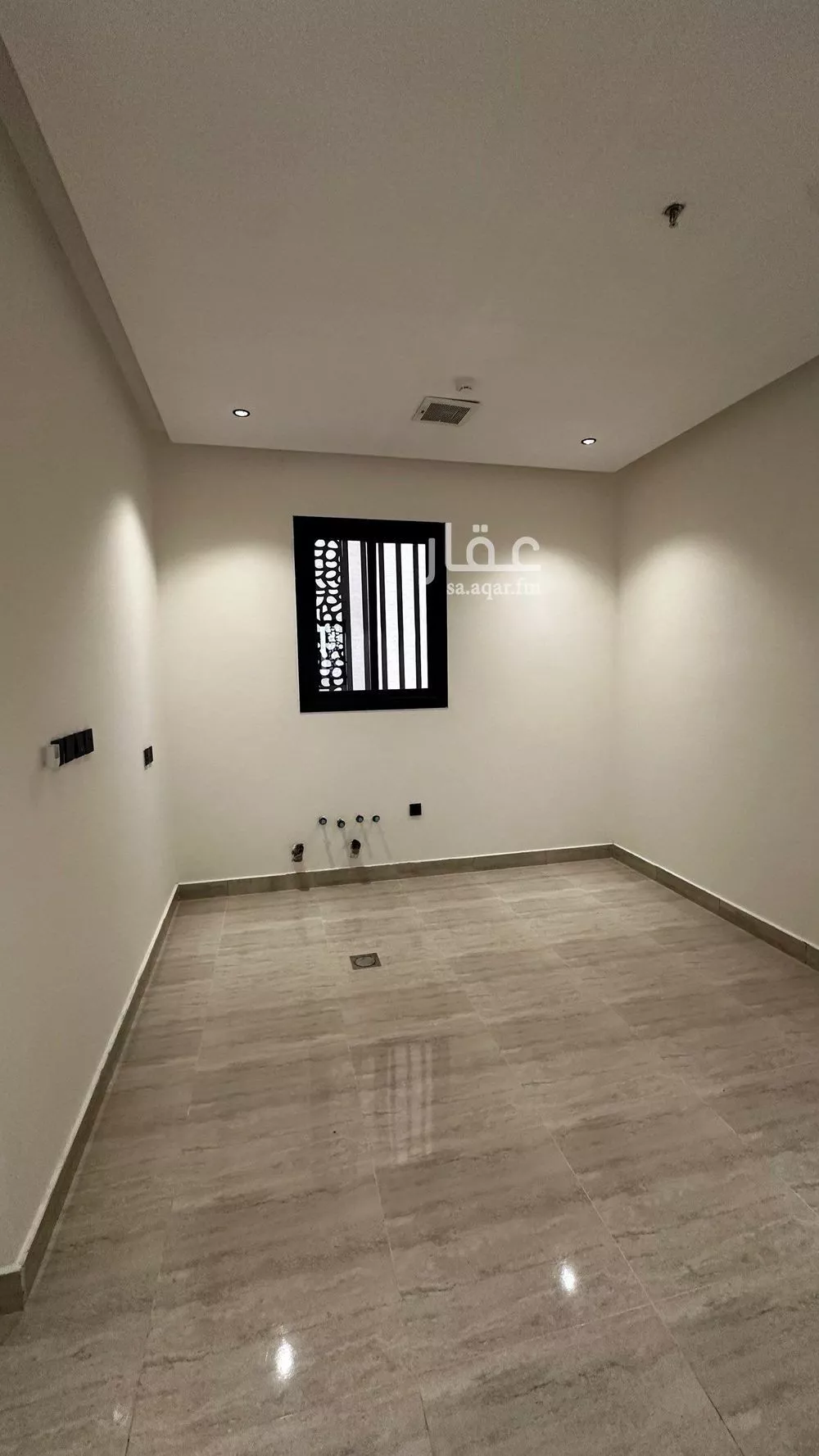 750 sqm building in Dhahrat Laban 4