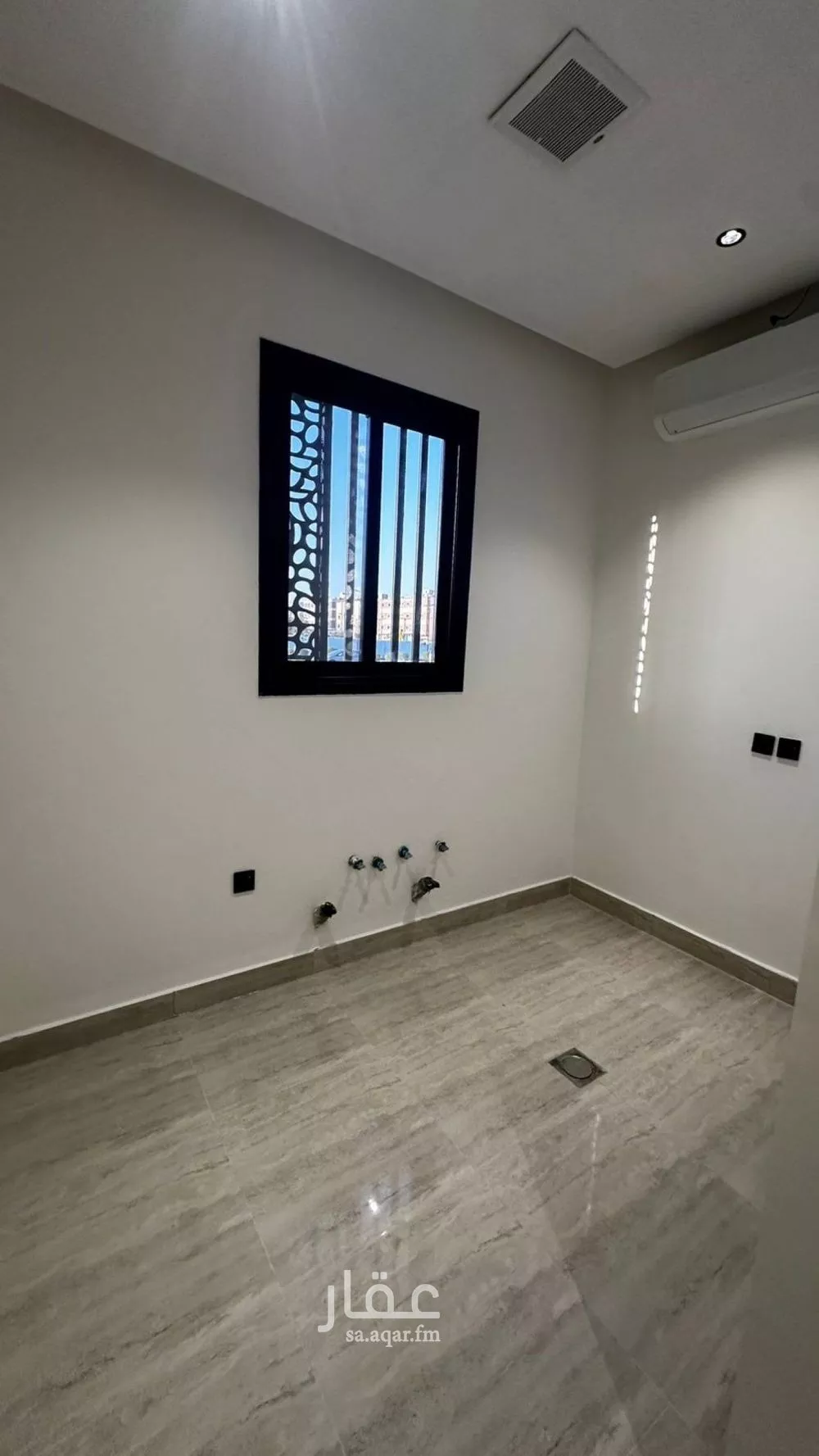 900 sqm building in Dhahrat Laban 4