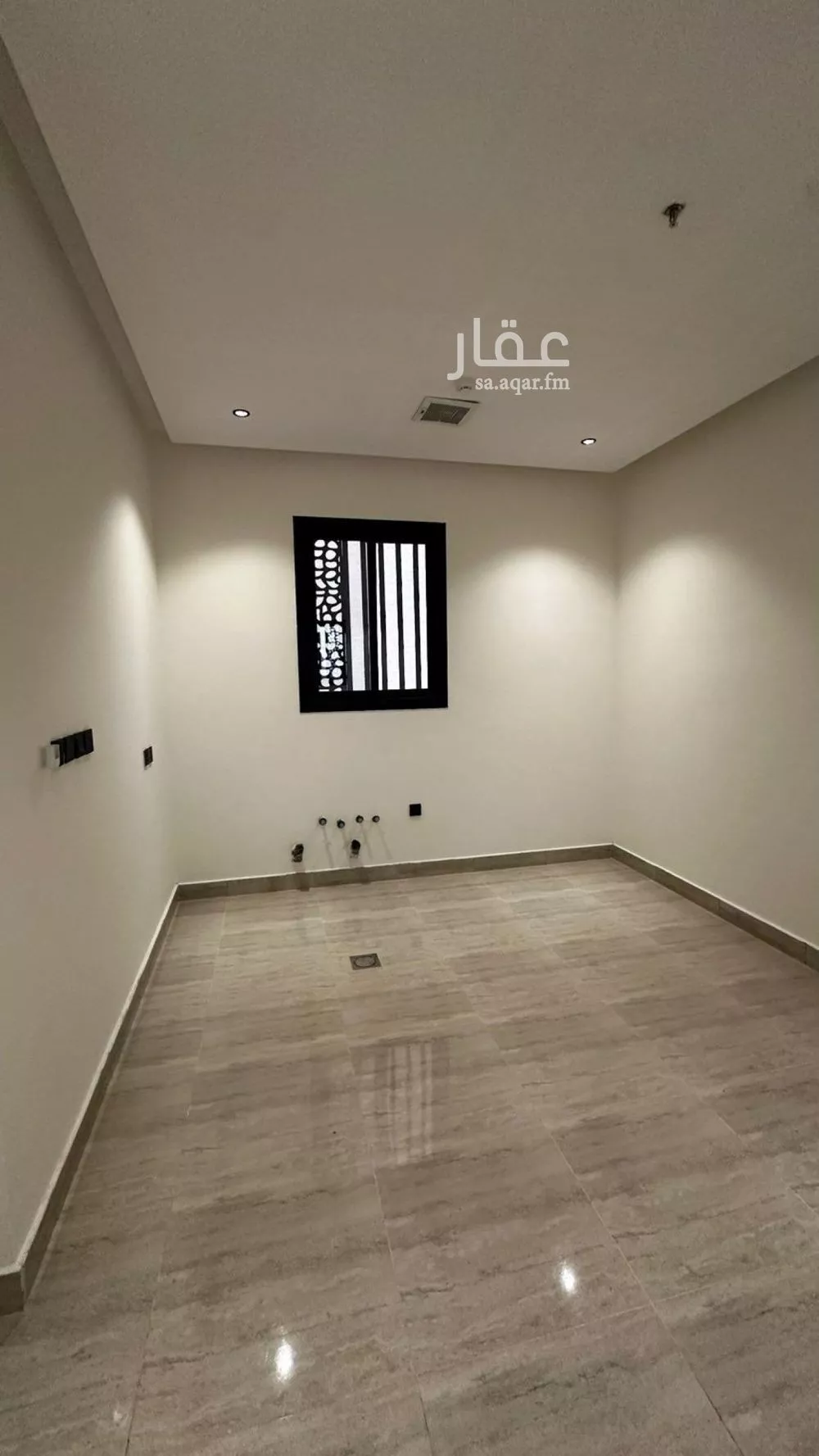 900 sqm building in Dhahrat Laban 8