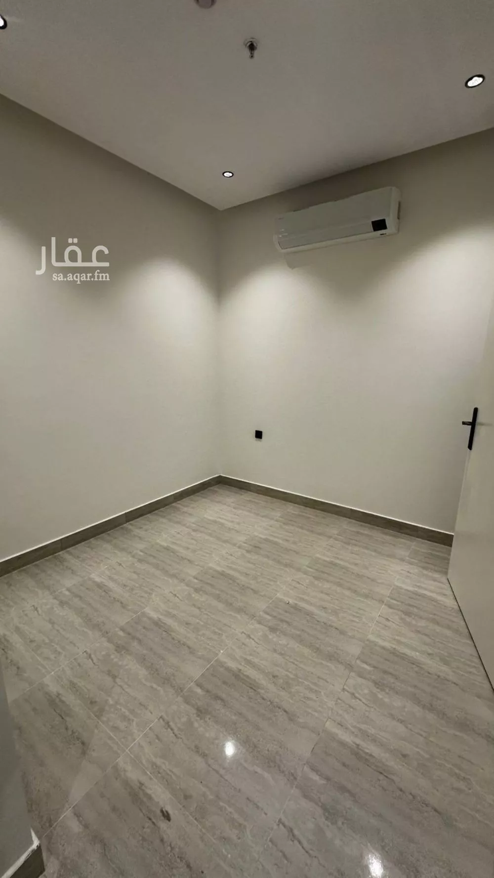 900 sqm building in Dhahrat Laban 10