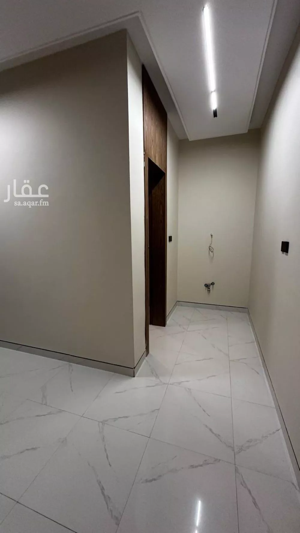 900 sqm building in Dhahrat Laban 11