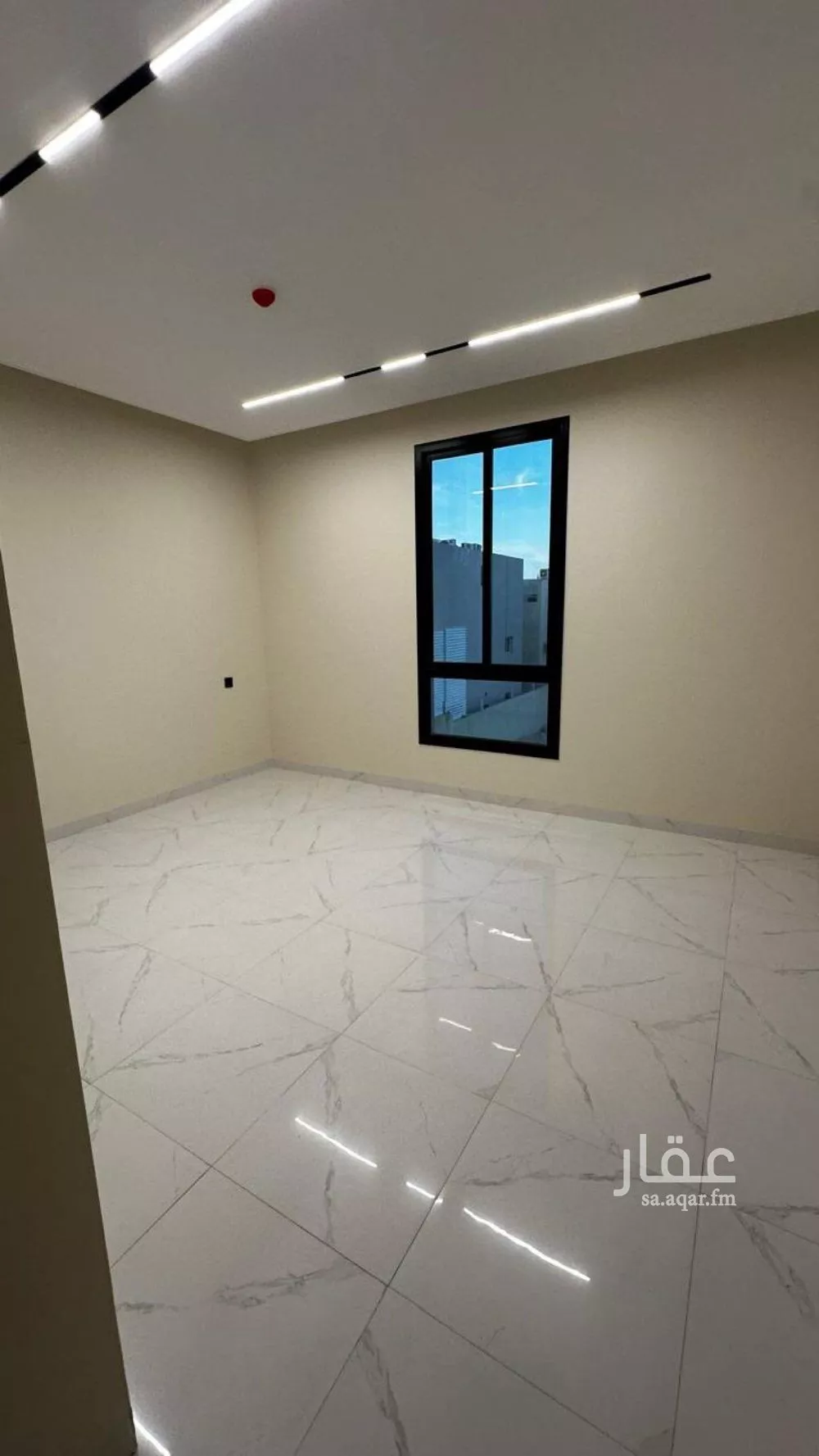 900 sqm building in Dhahrat Laban 13
