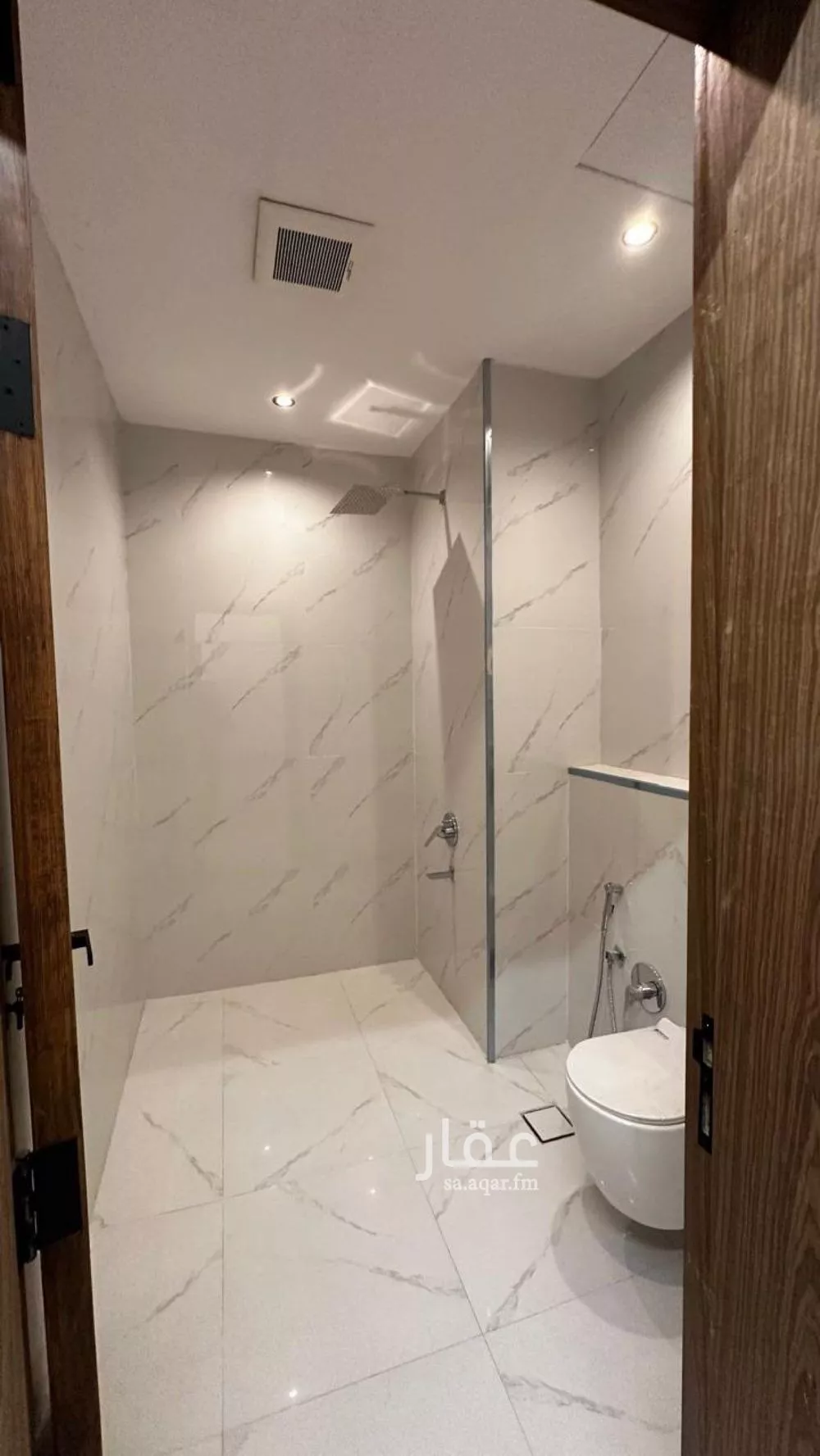 900 sqm building in Dhahrat Laban 14