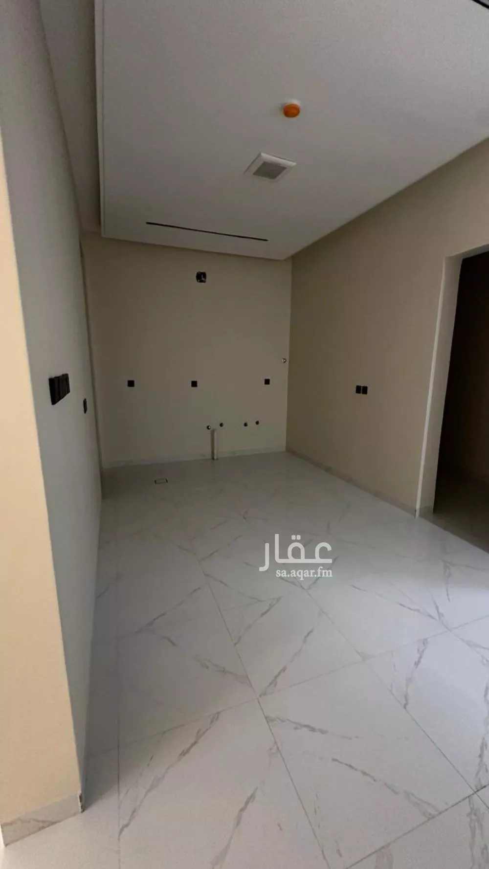 900 sqm building in Dhahrat Laban 5