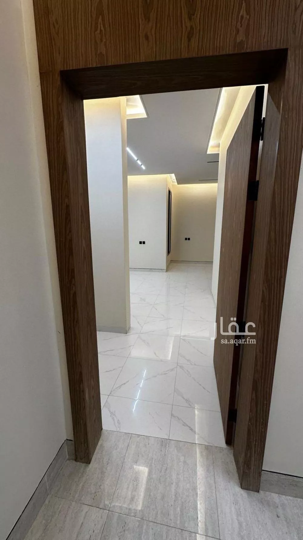 900 sqm building in Dhahrat Laban 7