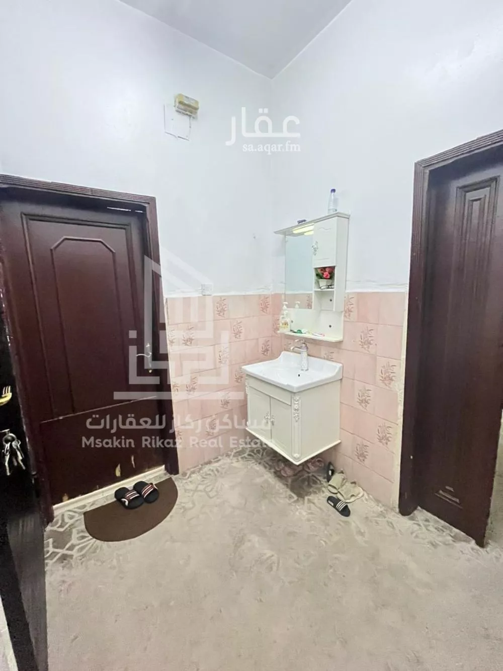 704 sqm building in As Saadah 5