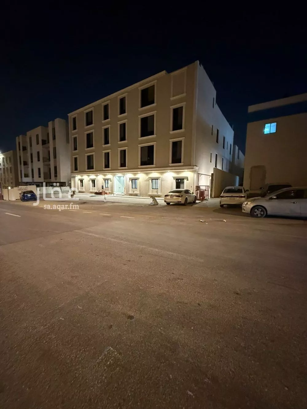 عمارة 900 م² في النرجس 8