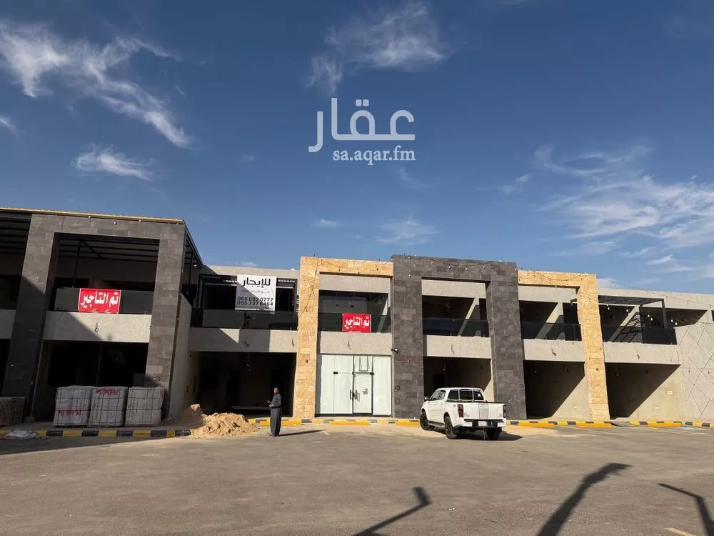 محل 2435 م² في طويق 3