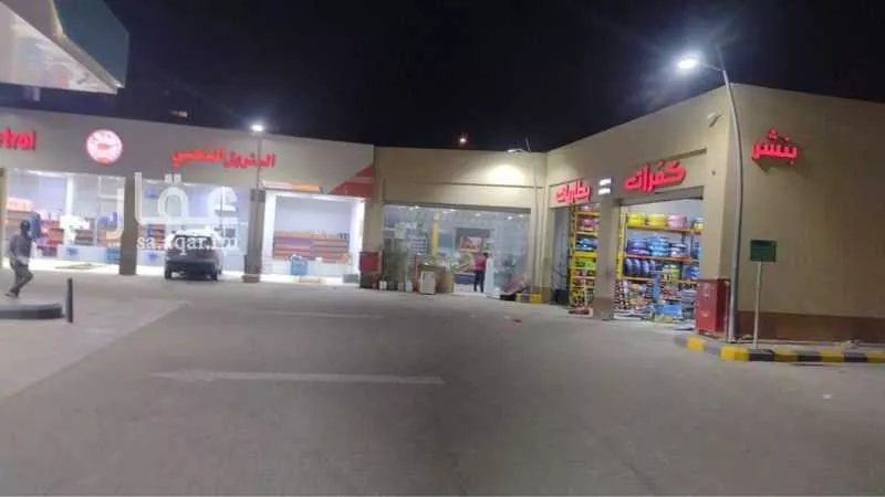 محل 200 م² في الرمال 3
