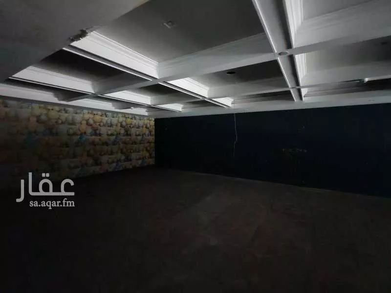 محل 1500 م² في الربيع 21