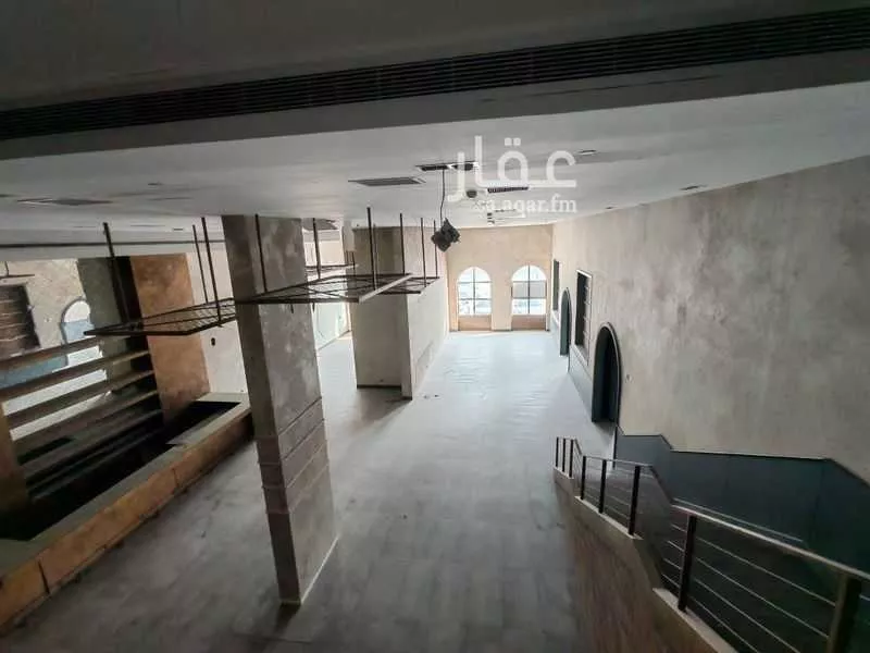 محل 1500 م² في الربيع 4