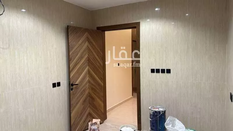 900 sqm building in Dhahrat Laban 13