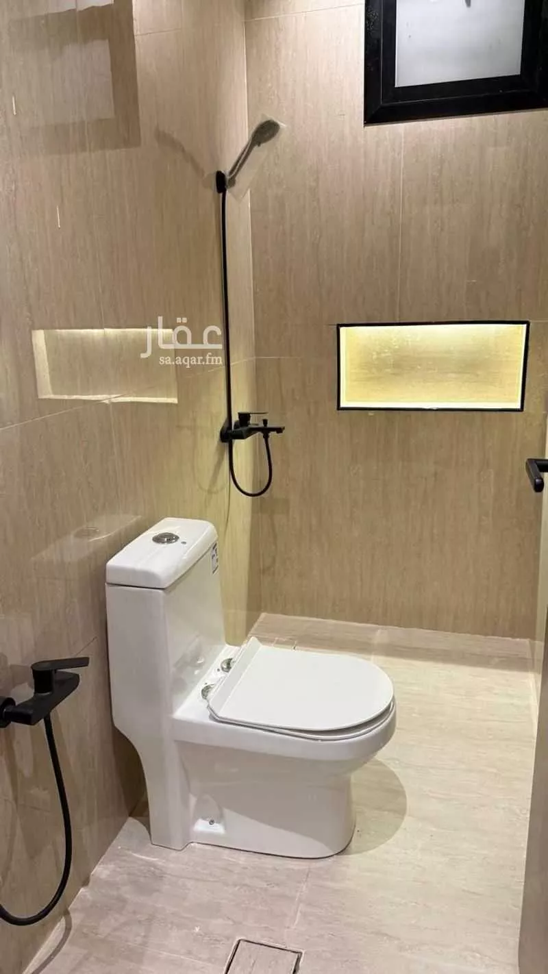 900 sqm building in Dhahrat Laban 15