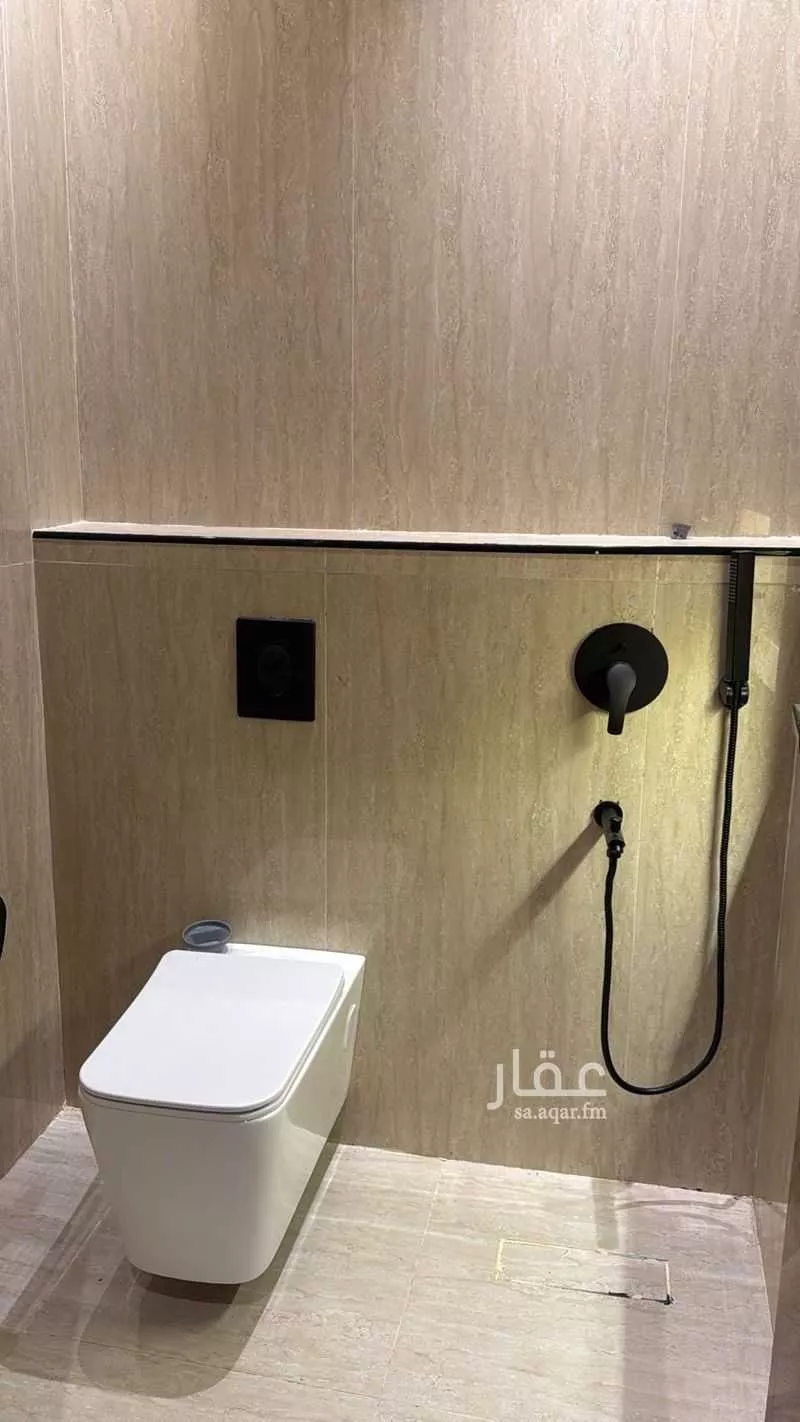 900 sqm building in Dhahrat Laban 3