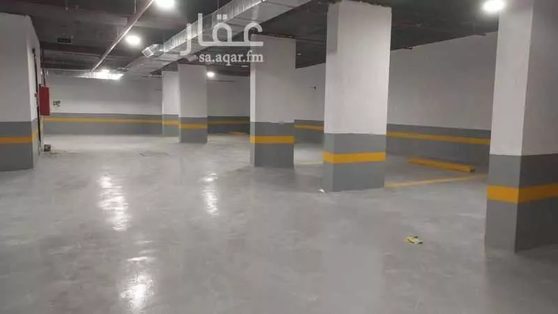 900 sqm building in Dhahrat Laban 9