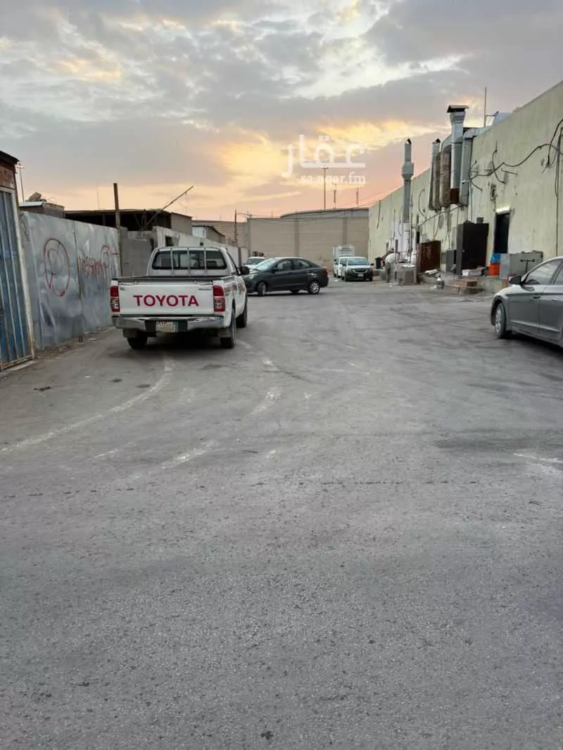 3300 sqm building in As Suwaidi Al Gharabi 4