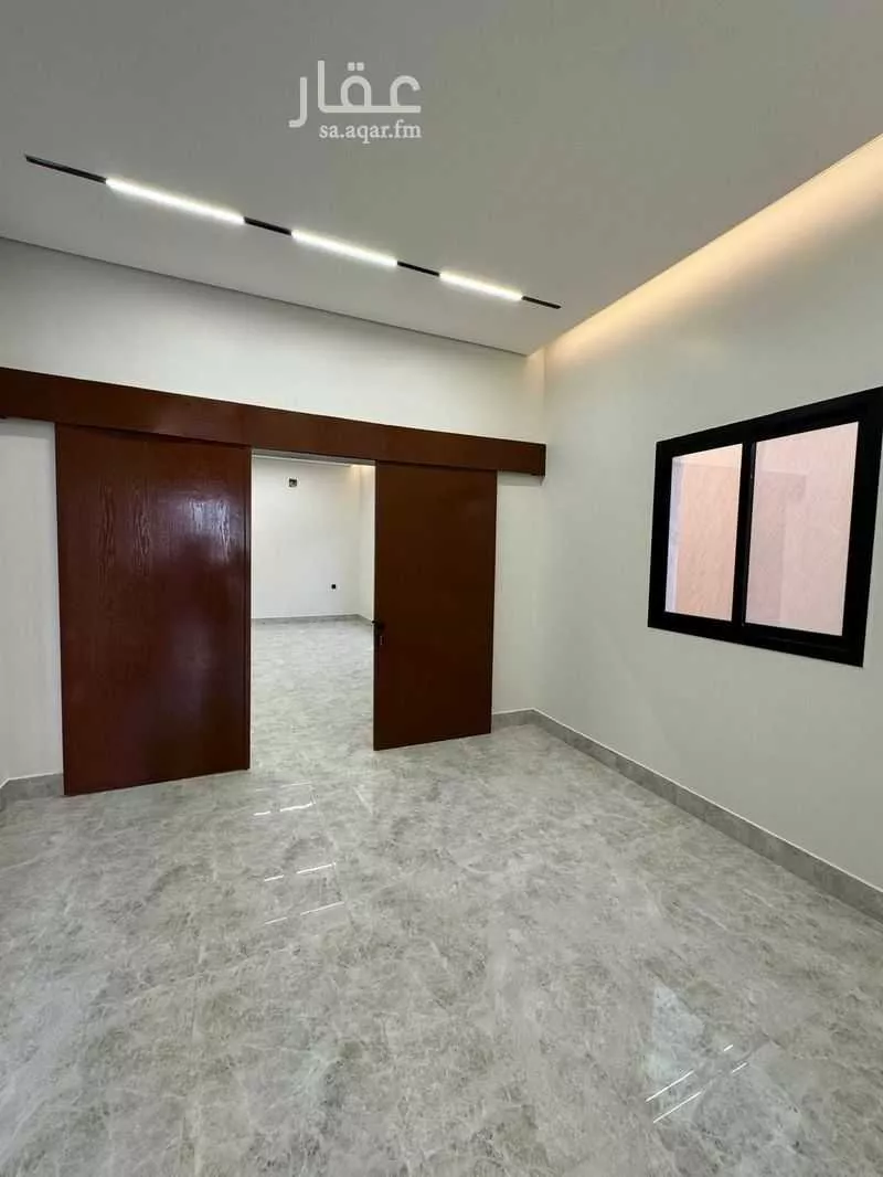 عمارة 237 م² في الشرق 10
