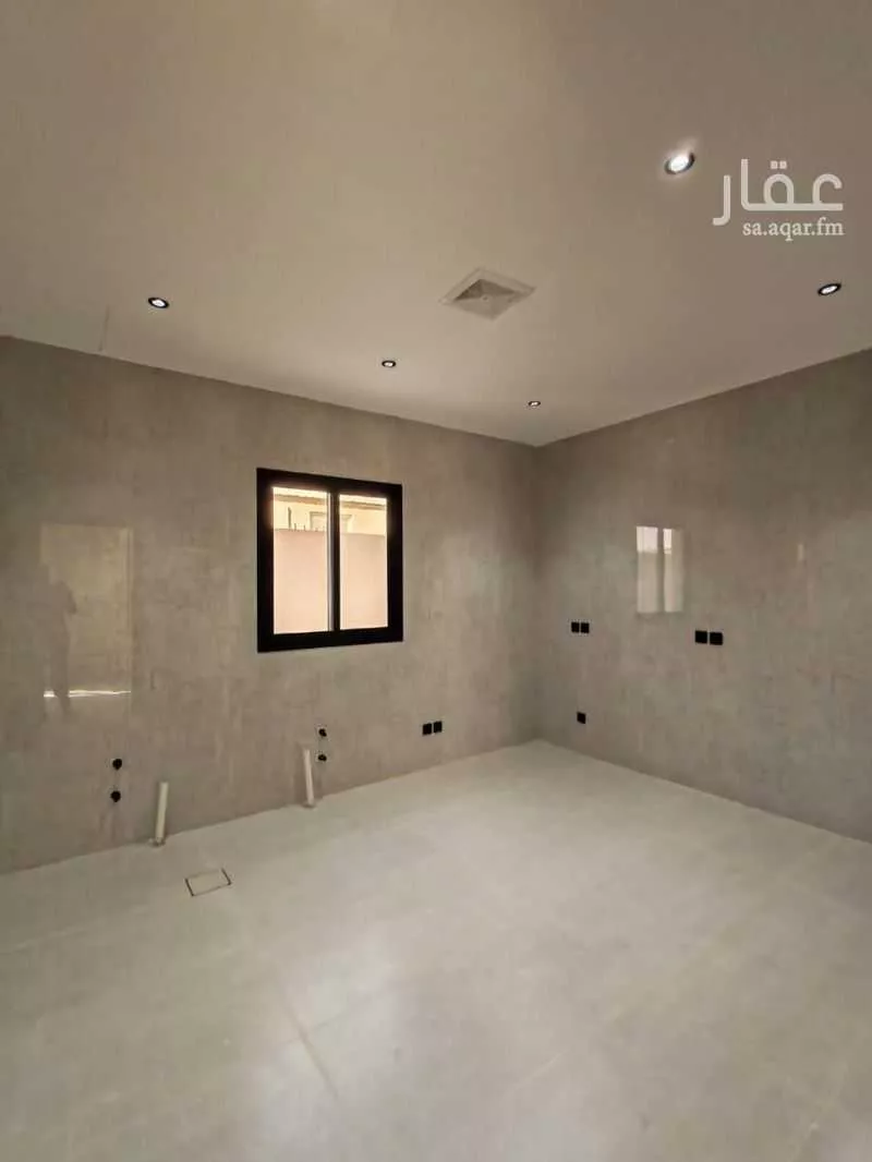 عمارة 205 م² في الشرق 24
