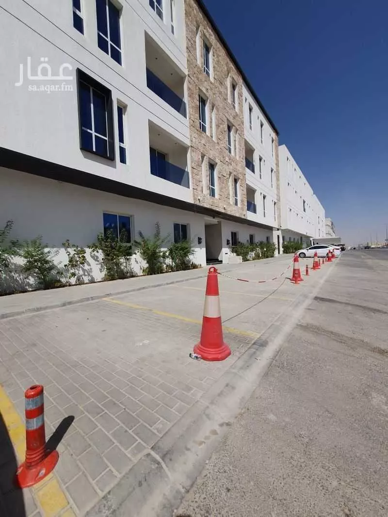 عمارة 1063 م² في الملقا 6