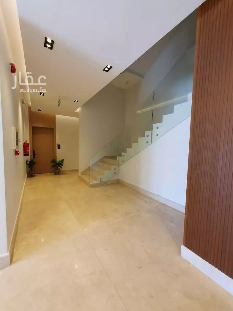 عمارة 1063 م² في الملقا 8