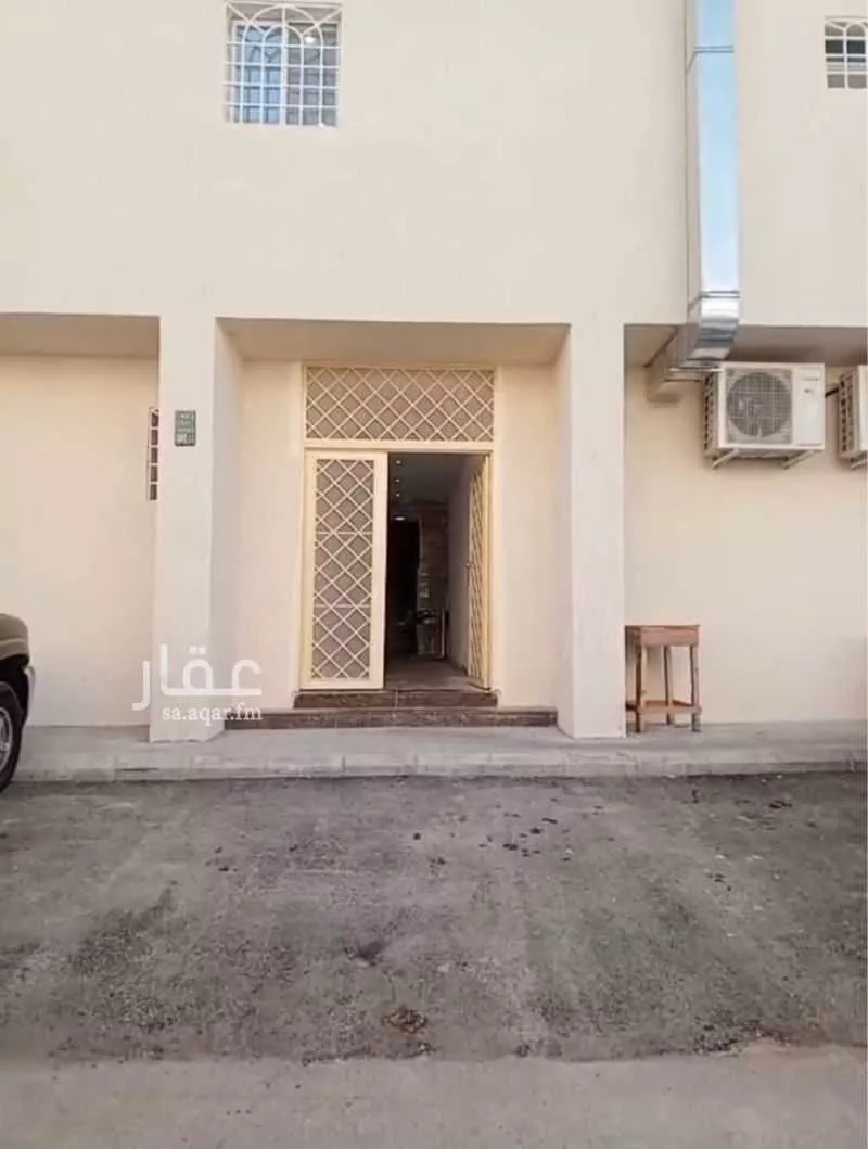 عمارة 702 م² في الخليج 4