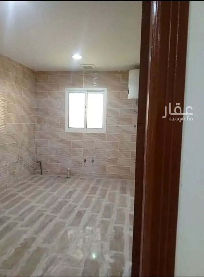 عمارة 702 م² في الخليج 8
