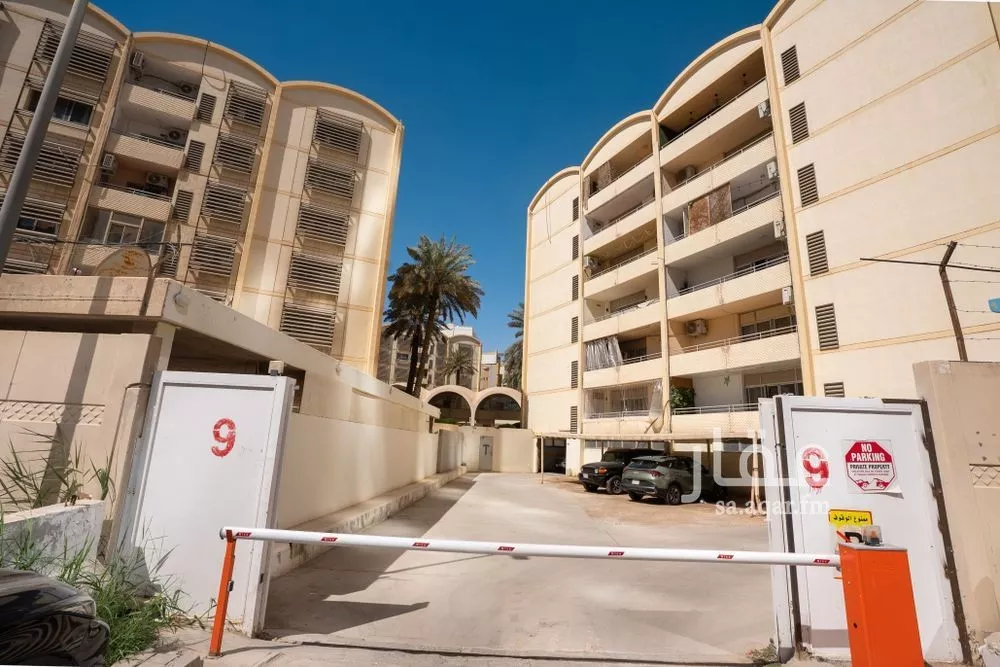 1626 sqm building in Al Olaya 6