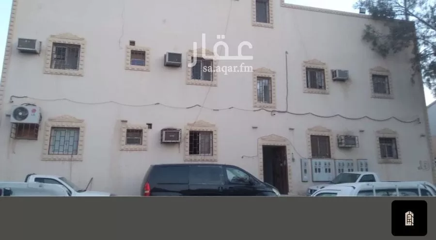 302 sqm building in Manfuhah 3