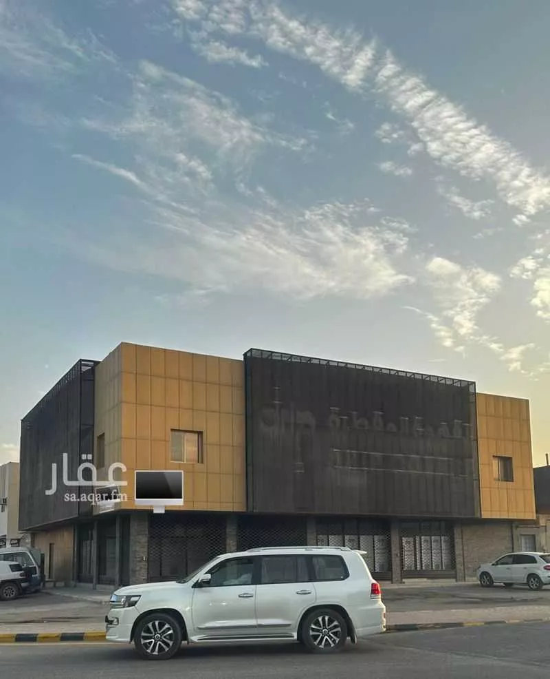 900 sqm building in Dhahrat Laban 3
