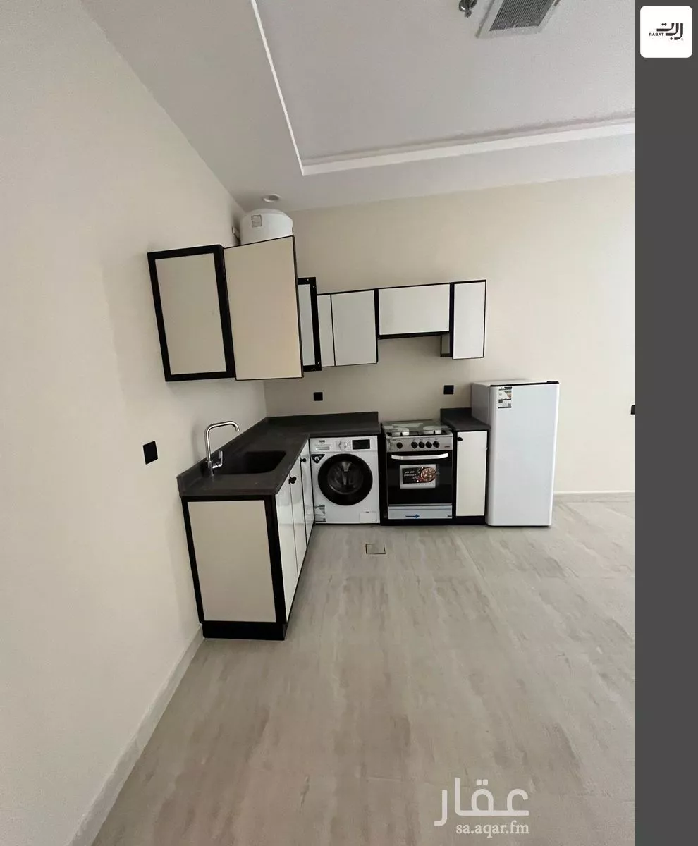 812 sqm building in Al Aridh 3