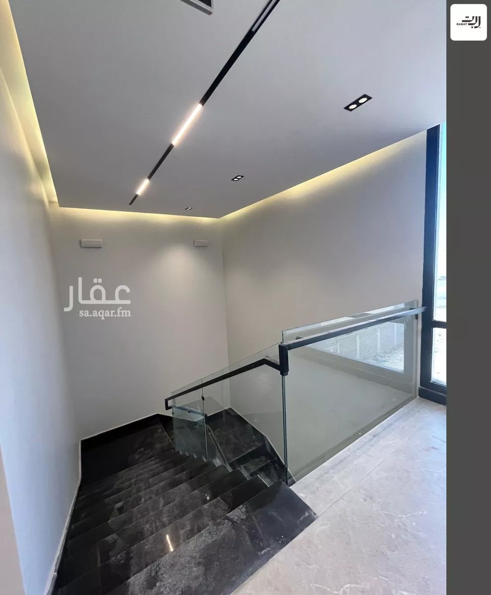 812 sqm building in Al Aridh 9