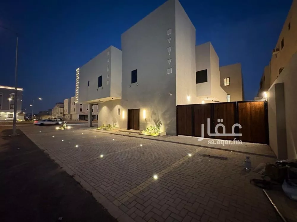 900 sqm shop in Dhahrat Laban 3