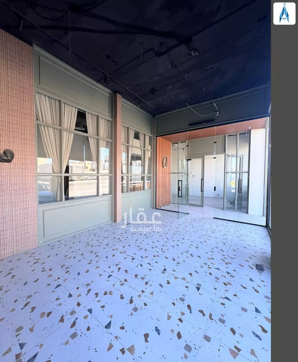 محل 883 م² في العارض 2