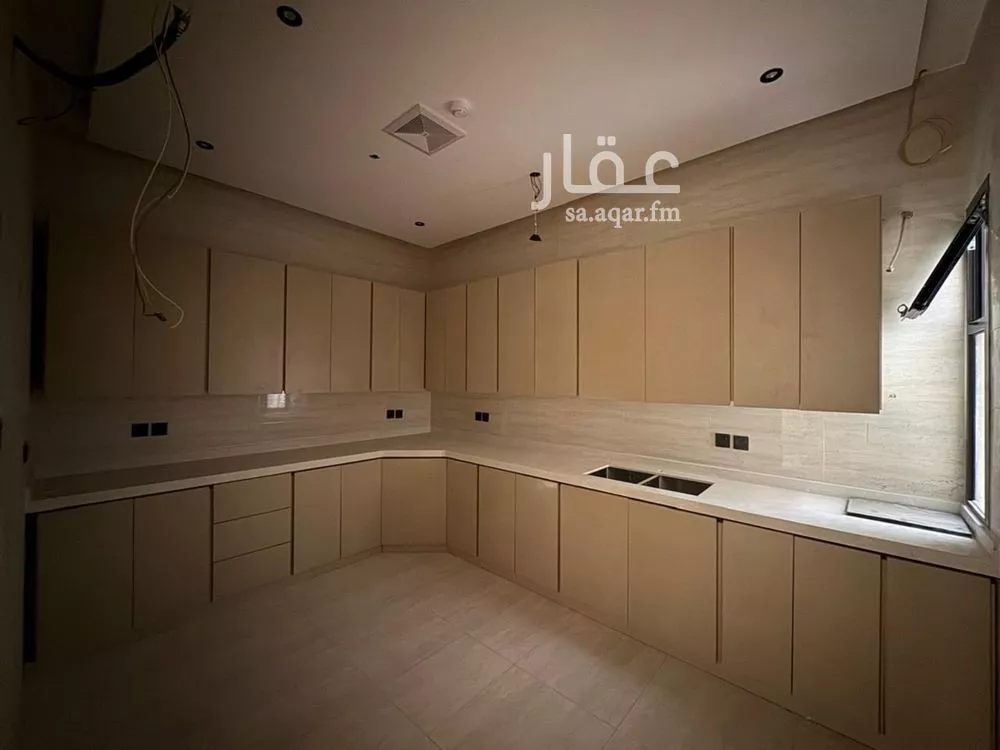 عمارة 1326 م² في القادسية 24