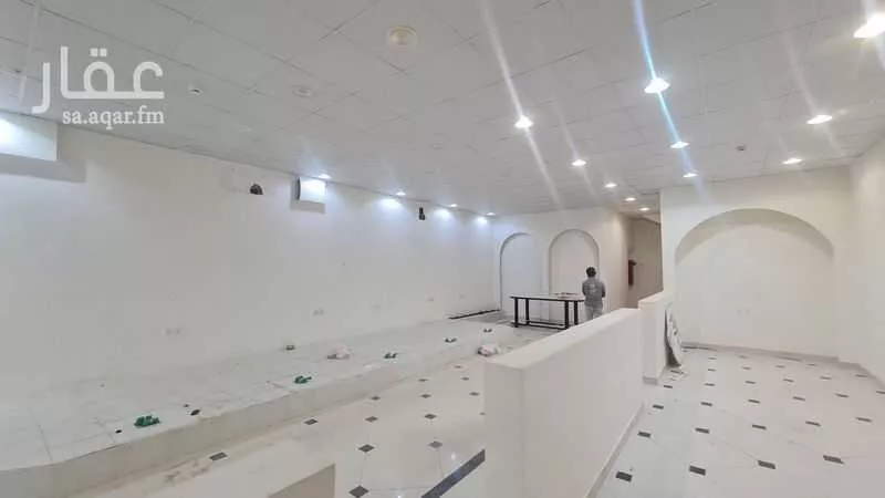 محل 500 م² في العريجاء الغربية 12