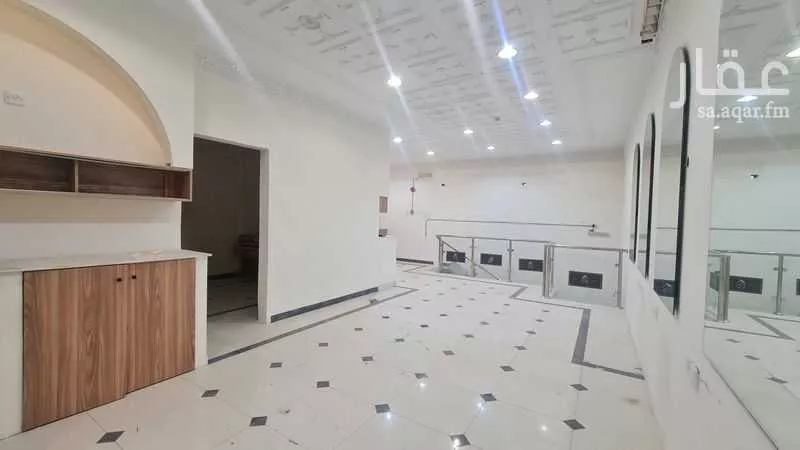 محل 500 م² في العريجاء الغربية 13