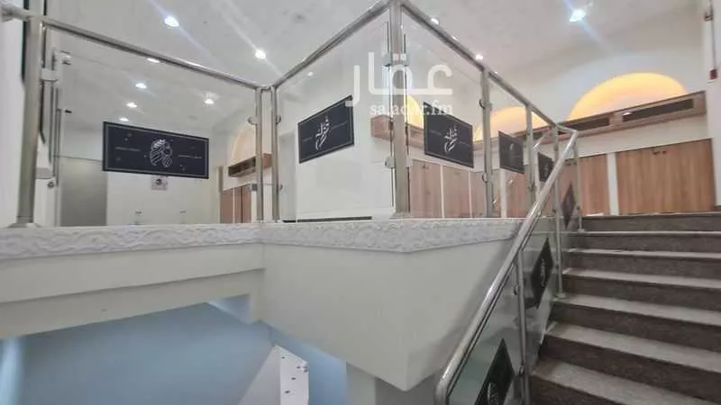 محل 500 م² في العريجاء الغربية 14