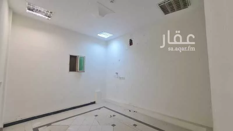 محل 500 م² في العريجاء الغربية 15